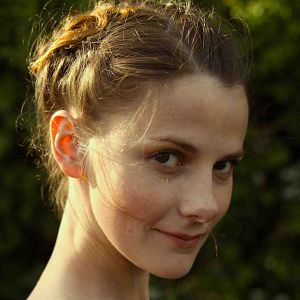 Fotoğraf Louise Brealey