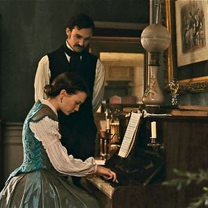 Fotoğraf Henry Lloyd-Hughes