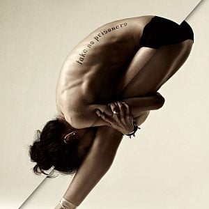 Fotoğraf Flesh and Bone