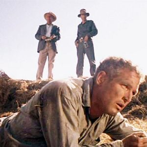 Fotoğraf Parmaklıklar Arasında