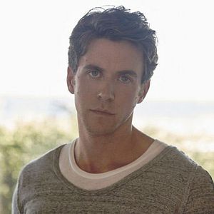 Fotoğraf Ashley Zukerman