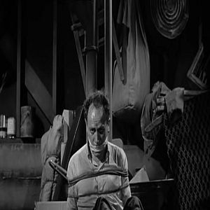 Fotoğraf Four O'Clock / Suspicion