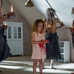 Fotoğraf Kapının Diğer Tarafı