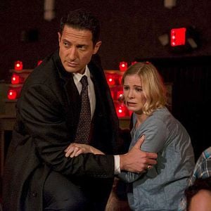 Fotoğraf Sasha Roiz