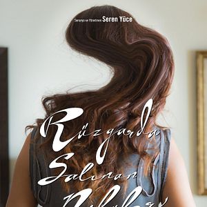 Fotoğraf Rüzgarda Salınan Nilüfer