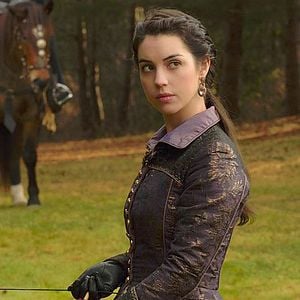 Fotoğraf Adelaide Kane