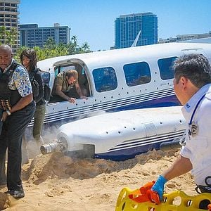 Fotoğraf Alex O'Loughlin