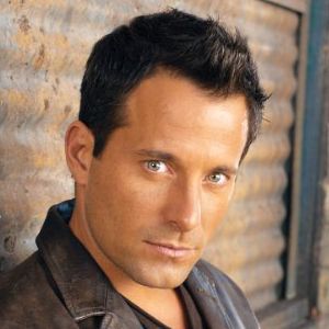 Fotoğraf Johnny Messner