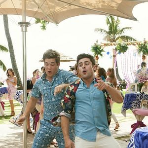 Fotoğraf Mike ve Dave: Ah Bir Sevgili Yapsak