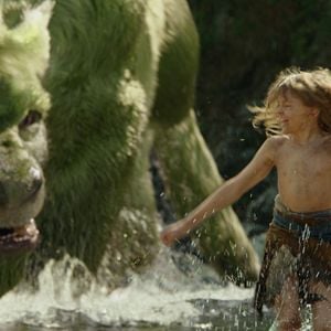 Fotoğraf Oakes Fegley