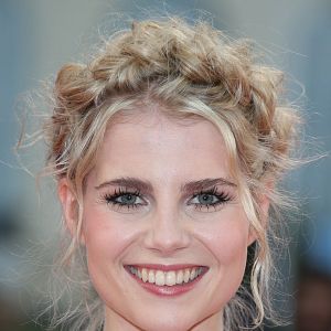 Fotoğraf Lucy Boynton