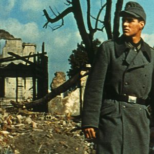 Fotoğraf A Time to Love and a Time to Die