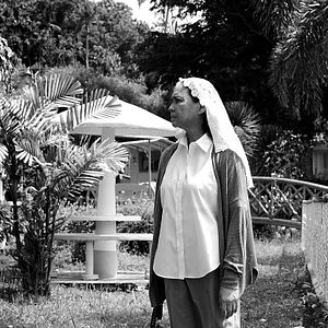 Fotoğraf Ang Babaeng Humayo