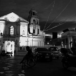 Fotoğraf Ang Babaeng Humayo