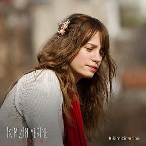 Fotoğraf İkimizin Yerine