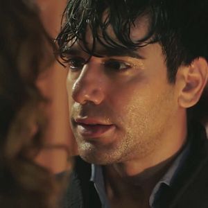 Fotoğraf Bana Sevmeyi Anlat