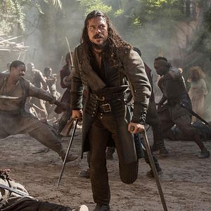 Fotoğraf Luke Arnold