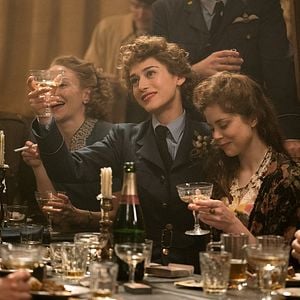 Fotoğraf Lizzy Caplan