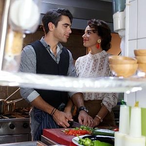 Fotoğraf Bana Sevmeyi Anlat