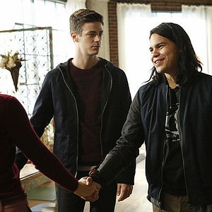 Fotoğraf Grant Gustin