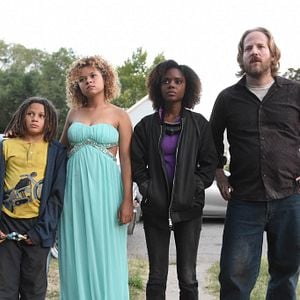 Fotoğraf Deidra and Laney Rob a Train