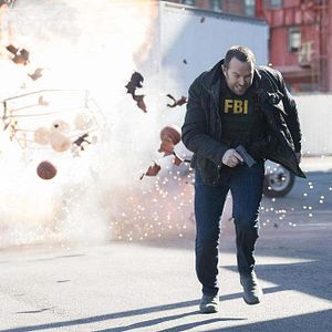 Fotoğraf Sullivan Stapleton