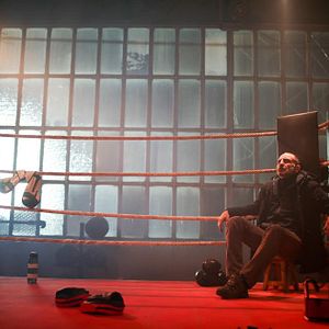 Fotoğraf Bu Şehir Arkandan Gelecek