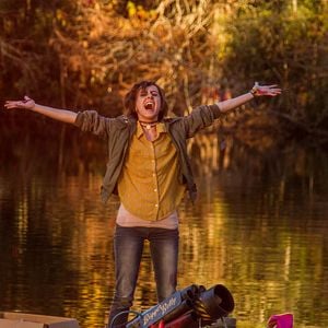 Fotoğraf Allisyn Ashley Arm