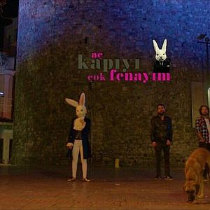 Fotoğraf Aç Kapıyı Çok Fenayım