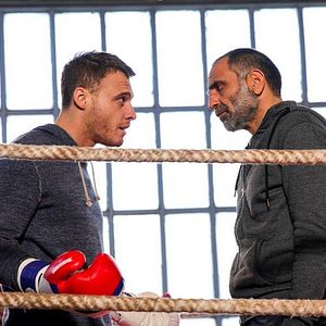 Fotoğraf Bu Şehir Arkandan Gelecek