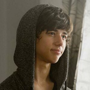 Fotoğraf Uriah Shelton