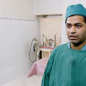 Fotoğraf A Girl in the River: The Price of Forgiveness