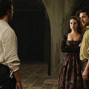 Fotoğraf Adelaide Kane