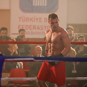 Fotoğraf Bu Şehir Arkandan Gelecek