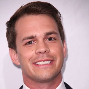 Fotoğraf Johnny Simmons