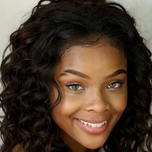 Fotoğraf Ajiona Alexus