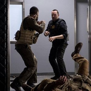 Fotoğraf Sullivan Stapleton