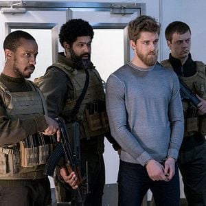 Fotoğraf Luke Mitchell