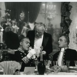 Fotoğraf The Earrings of Madame de...