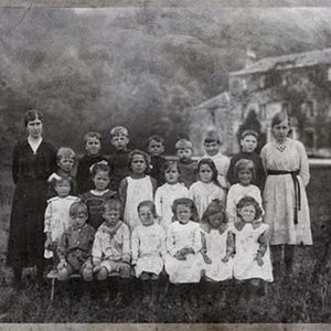 Fotoğraf The Black Gloves