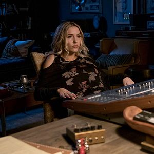 Fotoğraf Clare Bowen