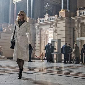 Fotoğraf Sarışın Bomba