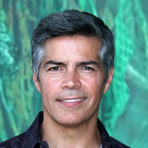 Fotoğraf Esai Morales