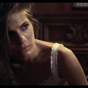 Fotoğraf Caitlin Stasey