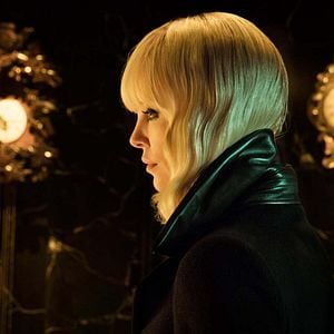 Fotoğraf Sarışın Bomba