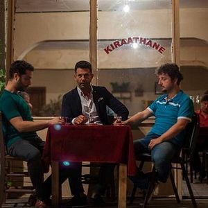 Fotoğraf İki Yalancı