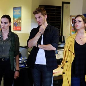 Fotoğraf Kırgın Çiçekler