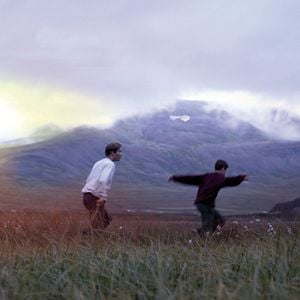 Fotoğraf Gençlik Başımda Duman