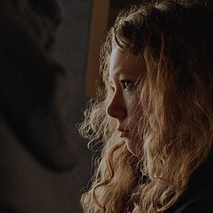 Fotoğraf Vind Die Domme Trut En Gooi Haar In De Rivier