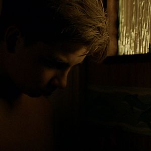 Fotoğraf Vind Die Domme Trut En Gooi Haar In De Rivier